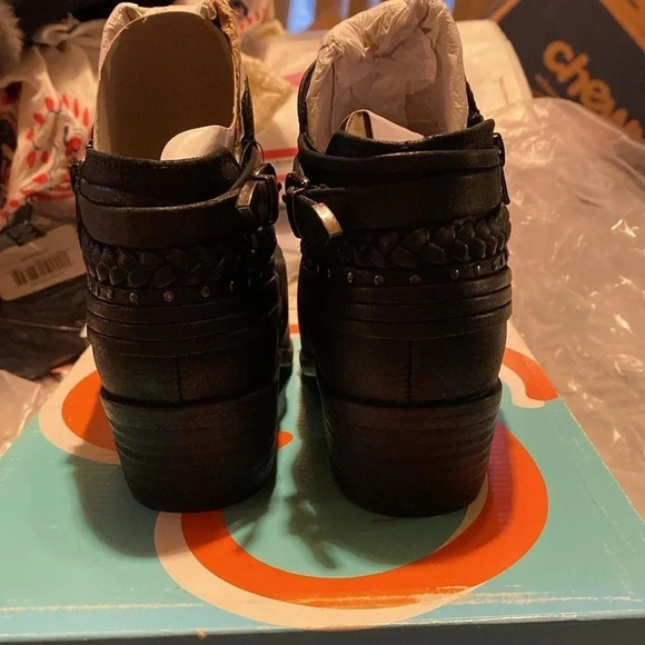 Baretraps Guenna Booties - Picture 8 of 12